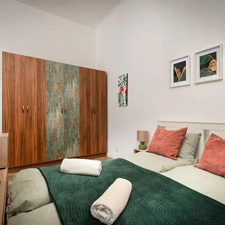 Green Palm Apartment Near By Heroes Square With Free Parking Budapest Exterior photo