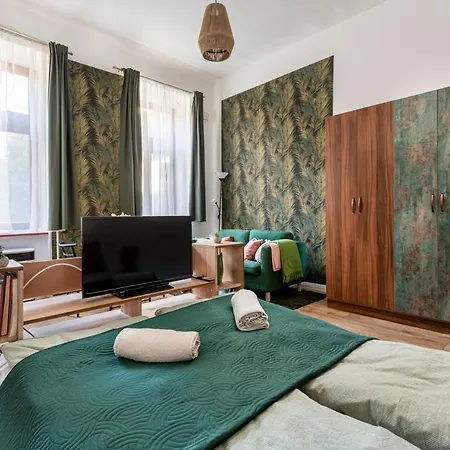 Green Palm Apartment Near By Heroes Square With Free Parking Budapest Exterior photo